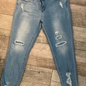 🚨GO GO jeans distressed cropped jeans